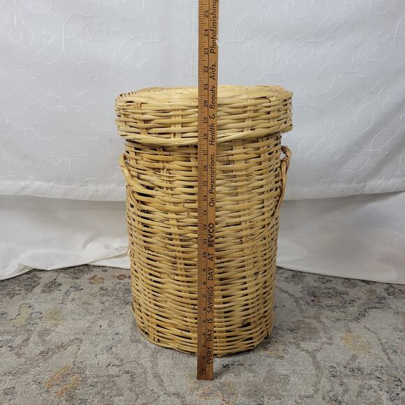 Vintage Handwoven Round Bamboo Wicker Hamper 20x14 Natural Toned Basket with Lid - Picture 14 of 15